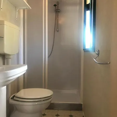 Viareggio-toskana-ferienhaus-zona-rosa-27-mit-klimaanlage-und-wlan ヴィアレッジョ